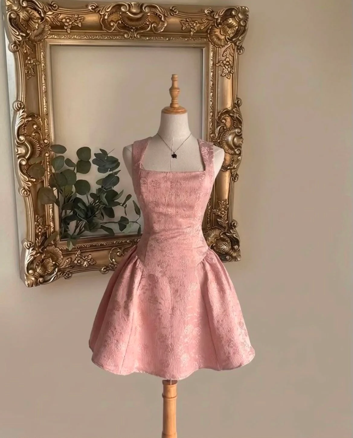 Vestido Corto Elegante