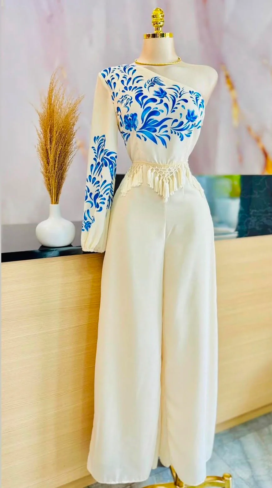 Jumpsuit Blanco con Detalles Azules