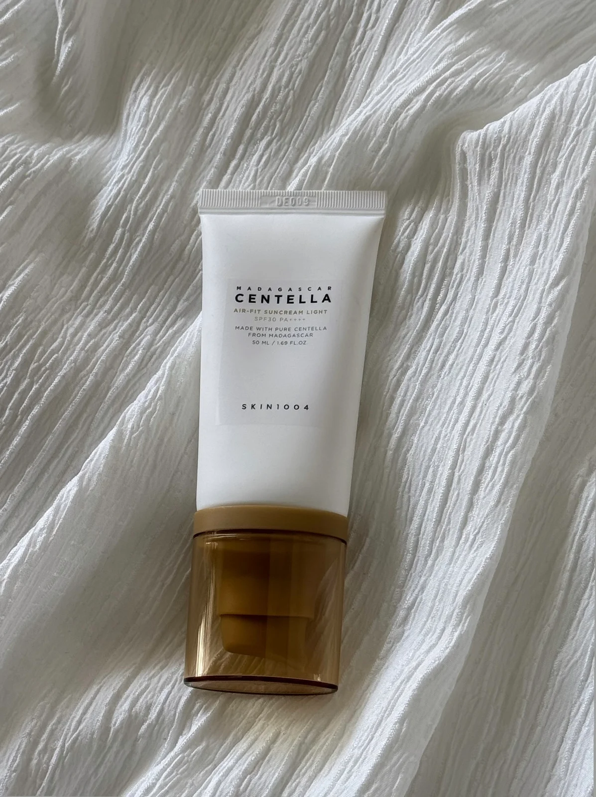 SKIN1004 Madagascar Centella Air-Fit Suncream Light